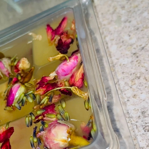 Highly Scented Clamshell Soy Wax Melts | Rosebuds Aroma